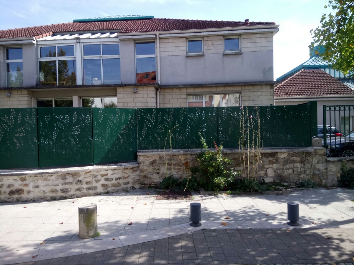 Cloture tole perforee pakoris par Dampere